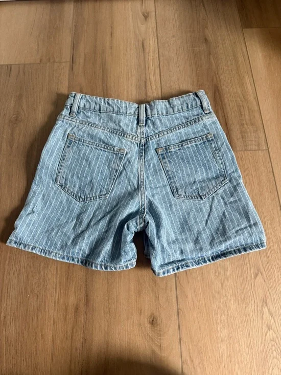 H&M Light Blue Striped Denim Shorts - Picture 4 of 4